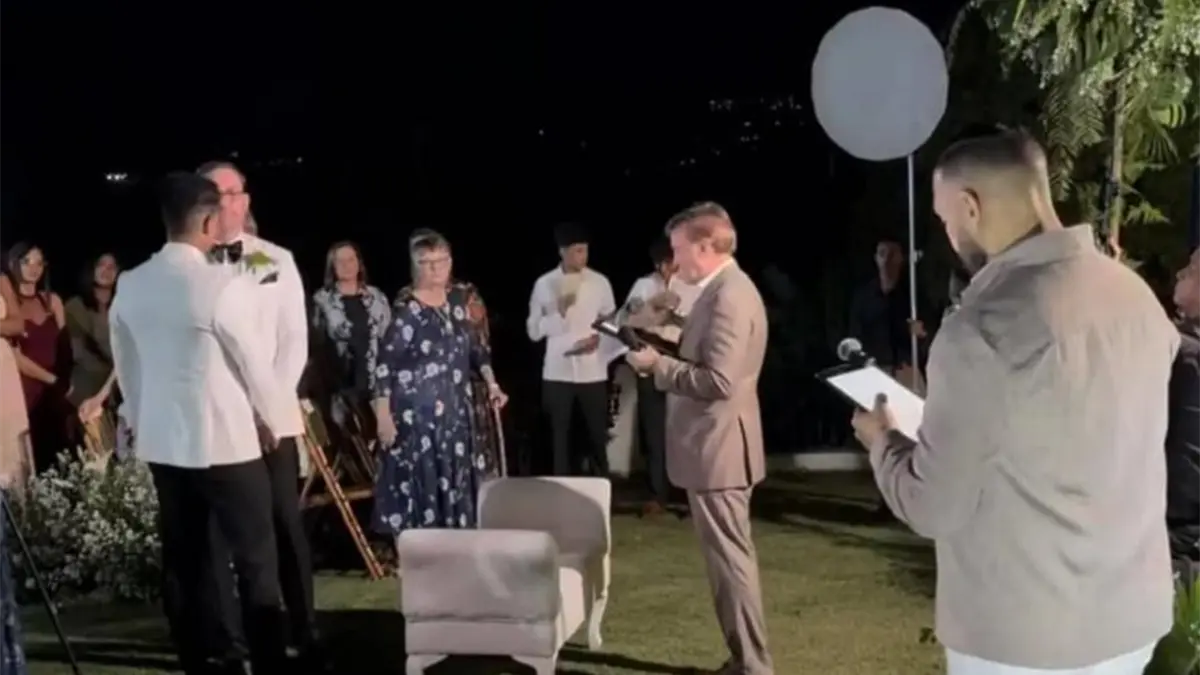 Wally Brewster aclara que matrimonio celebrado en Santiago fue simbólico y legalmente registrado en EE.UU.