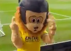 Mascota se hace viral por su inusual comportamiento en un partido de fútbol