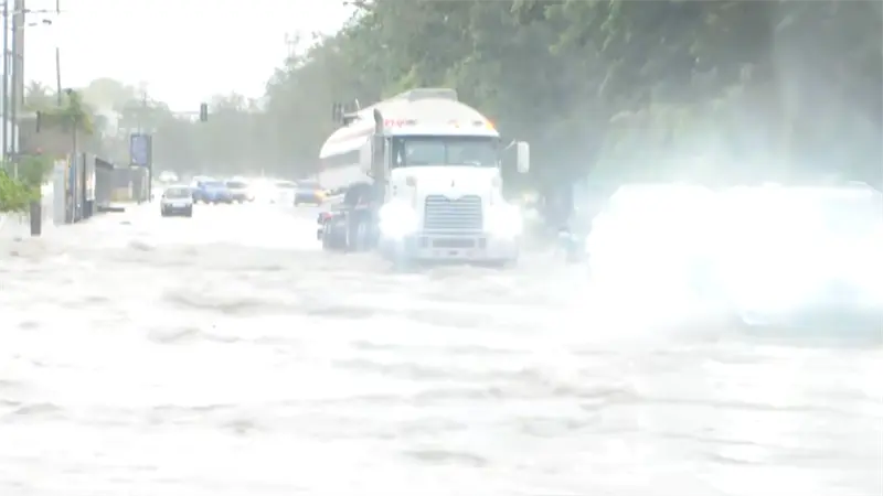 Oposición cuestiona declaratoria de emergencia tras el paso del huracán Melissa