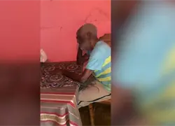 Ramón solo quiere pasar una Navidad tranquila a sus 106 años: vive entre el agua, la pobreza y el olvido