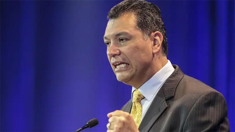Senador Alex Padilla renuncia a candidatura a gobernador en California