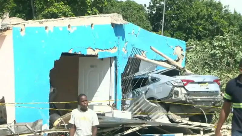 Tanque de agua de INAPA colapsa y deja heridos