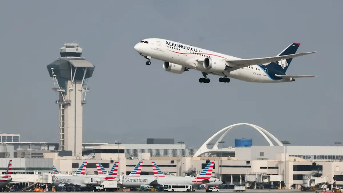 La cancelación de vuelos de EEUU, un golpe directo al aeropuerto insignia de López Obrador