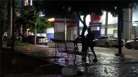 Ladrones aprovechan falta de luz en parque Braulio Álvarez Ladrones aprovechan falta de luz en parque Braulio Álvarez