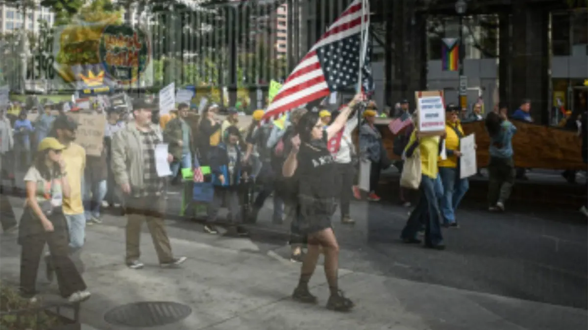 Protestas en Washington al grito de que se largue Trump tras las victorias demócratas