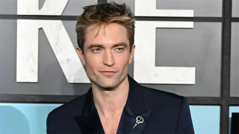 Robert Pattinson confiesa que aún le preguntan por Crepúsculo