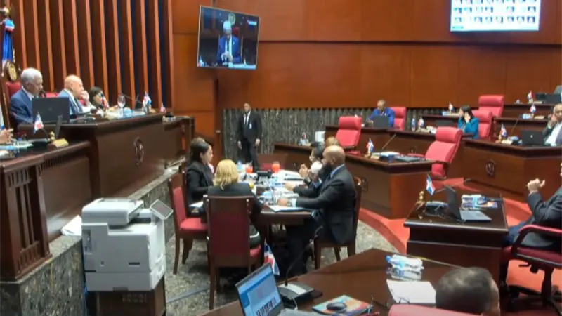 Sociedad civil cuestiona compra de RD$75 millones en bonos navideños por parte del Senado