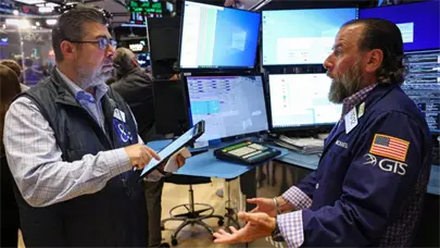Wall Street cierra en verde tras audiencia del Tribunal Supremo sobre aranceles de Trump