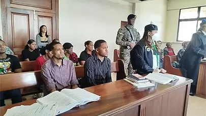 Absuelven a dos hombres acusados de matar a vigilante en banco de Santiago