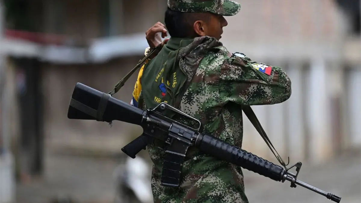 Emiten alerta en el este de Colombia por combates entre el ELN y disidencia de las FARC