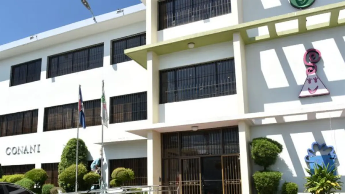 Distrito Educativo de Jarabacoa responde tras protesta de padres por retención de cinco niñas