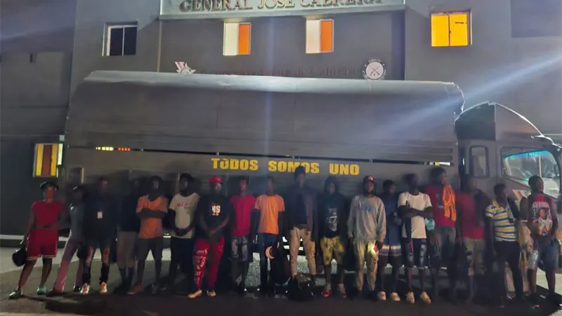 Ejército detiene a 18 haitianos indocumentados en Loma de Cabrera