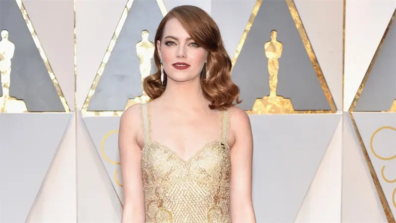 Emma Stone: Dios ha tenido la peor campaña de imagen del mundo