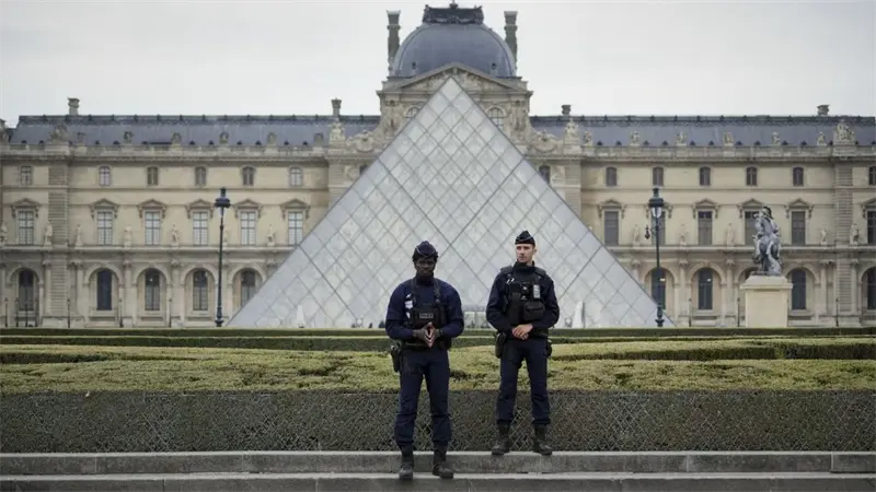 Tribunal de Cuentas dice que el Museo del Louvre prefirió adquirir obras que invertir en seguridad