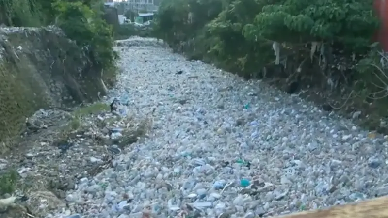Habitantes de Guajimía denuncian inundaciones y basura sin solución