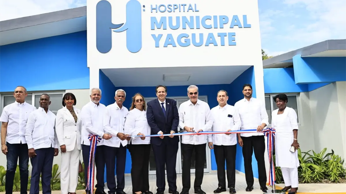 Presidente Abinader entrega hospital remozado en Yaguate
