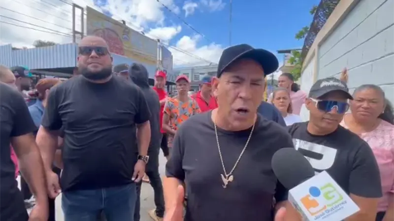 Padres protestan por traslado de menores al CONANI, tras incidente en escuela de Jarabacoa