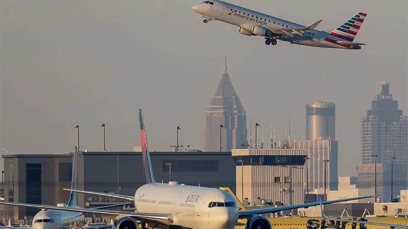 FAA ordena recorte del 10% de vuelos en aeropuertos de EE. UU. ante cierre del gobierno