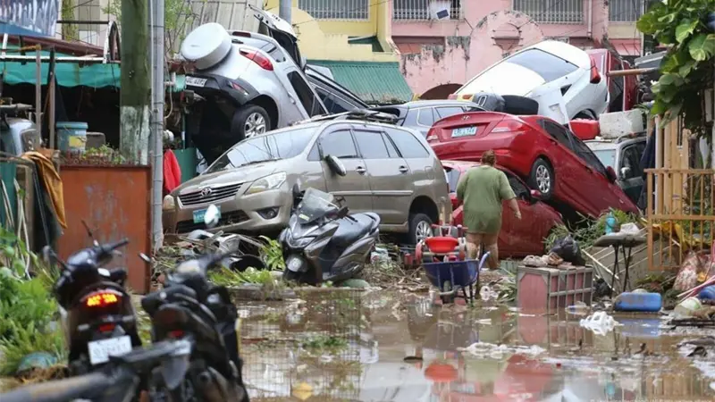 El tifón Kalmaegi toca tierra en Vietnam tras dejar más de 100 muertos en Filipinas