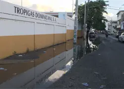 Residentes de Los Mameyes denuncian abandono tras paso de la tormenta Melissa