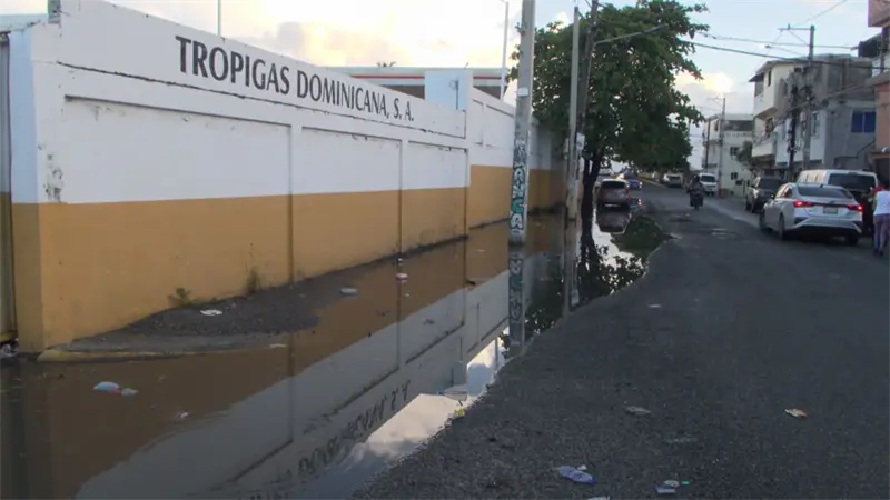 Residentes de Los Mameyes denuncian abandono tras paso de la tormenta Melissa