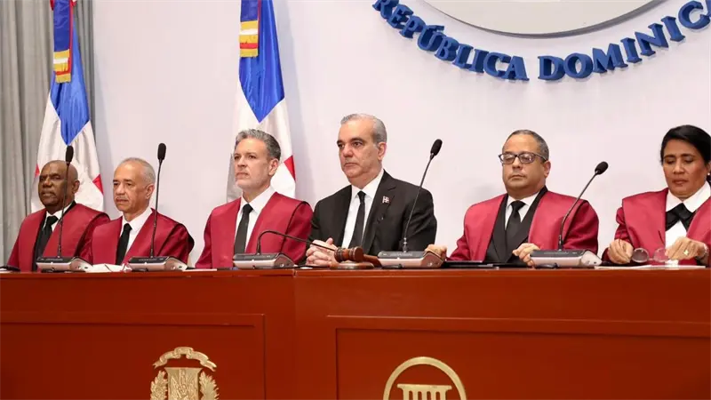 Abinader asiste a audiencia solemne por 181 aniversario de la Constitución dominicana