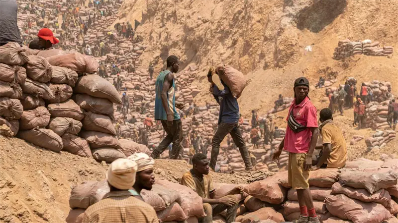 Al menos 12 mineros mueren en deslizamiento de tierra en mina del este de la República Democrática del Congo