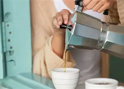 La hora perfecta para tomar café: clave para una vida más larga