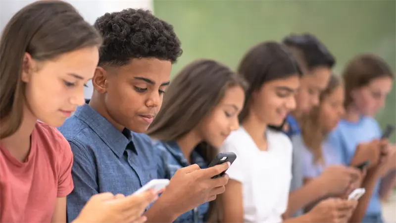 Dinamarca prohibirá el acceso a las redes sociales a los menores de 15 años