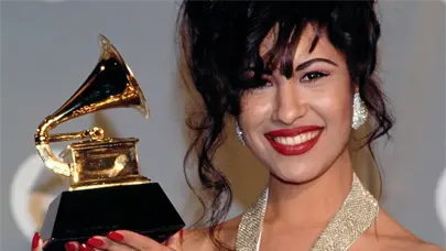 El Museo Grammy anuncia una exhibici&oacute;n sobre Selena para 2026 en Los &Aacute;ngeles
