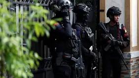 La Policía investiga a un estudiante por explosión en mezquita indonesia con 54 heridos