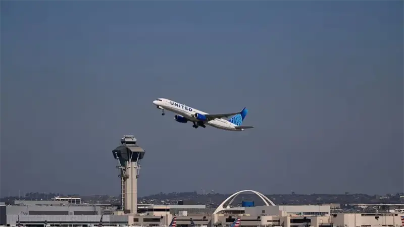 Más de 1.200 vuelos cancelados en EE. UU. por falta de controladores durante cierre de gobierno