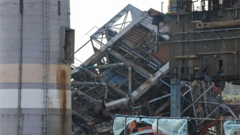 Al menos tres muertos por un derrumbe en una planta termoeléctrica en Corea del Sur