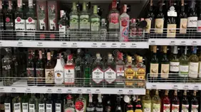 Tailandia refuerza sus leyes sobre el alcohol y multa también a los consumidores Tailandia refuerza sus leyes sobre el alcohol y multa también a los consumidores