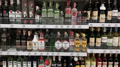 Tailandia refuerza sus leyes sobre el alcohol y multa tambi&eacute;n a los consumidores