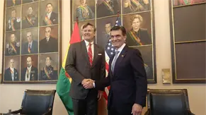 EE.UU. anuncia retorno de embajadores a Bolivia tras 17 años, durante la investidura de Paz