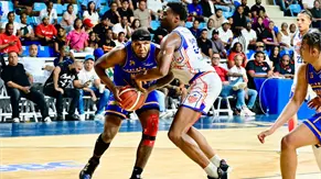 Mauricio Báez lidera serie semifinal B del TBS Distrito 2025 contra San Lázaro