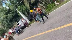 Vehículo con indocumentados haitianos se accidenta durante persecución militar en Dajabón; hay varios heridos graves Vehículo con indocumentados haitianos se accidenta durante persecución militar en Dajabón; hay varios heridos graves