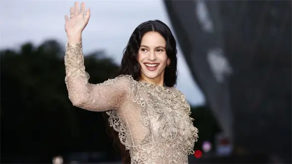 Rosalía consigue colocar 12 de las 15 canciones de Lux en el Top50 Global de Spotify Rosalía consigue colocar 12 de las 15 canciones de Lux en el Top50 Global de Spotify