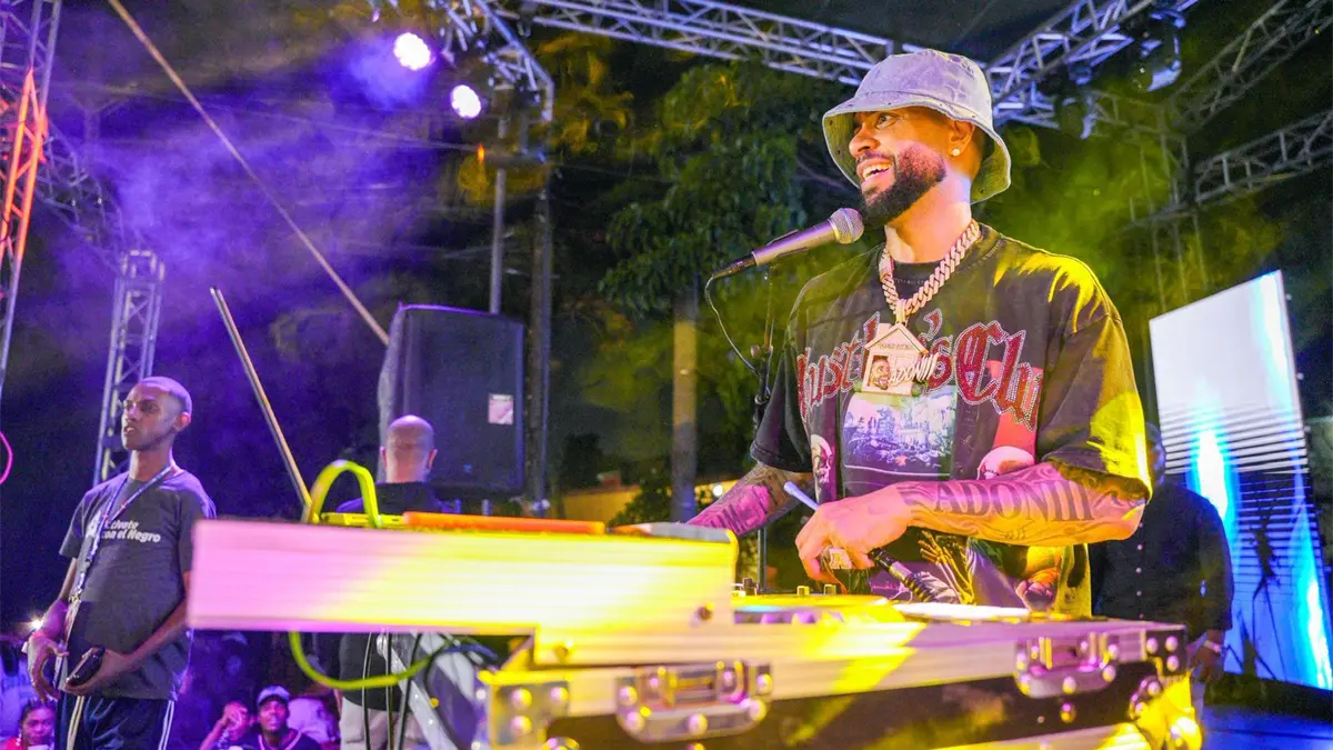 DJ Adoni, Rochy RD, Arlene MC y Donaty llenan de ritmo y espíritu festivo Santo Domingo