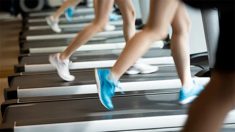 El cerebro puede entrenarse con hielo y dolor para gozar del ejercicio, revela un estudio