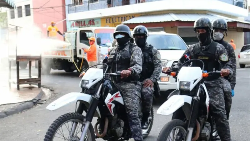Muere un hombre y dos resultan heridos pese a amplio operativo policial en San Cristóbal