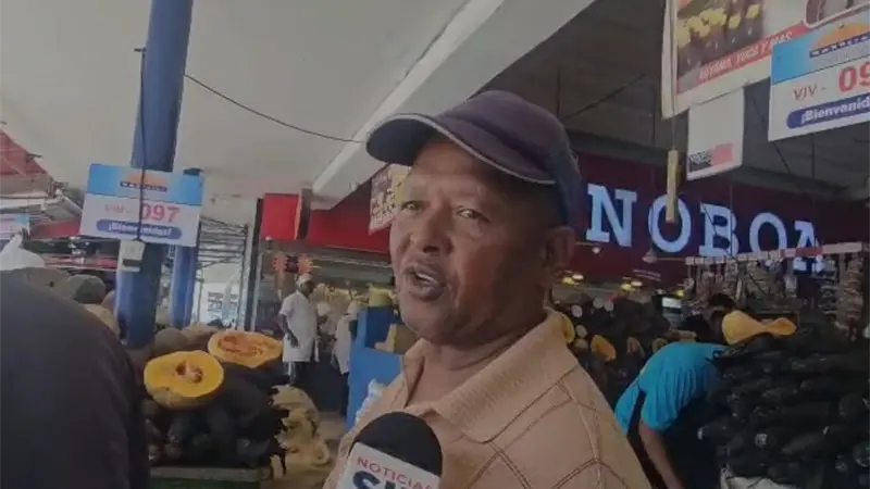 Ante alza en la canasta básica, comerciantes y compradores piden aumento salarial