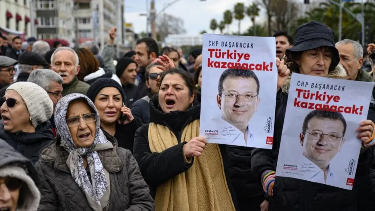 Fiscalía turca pide 2,000 años de prisión para alcalde de Estambul por supuesta corrupción