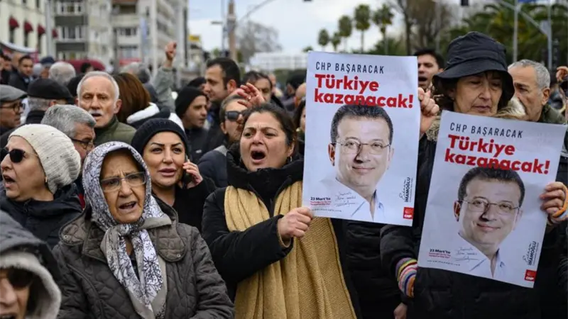 Fiscalía turca pide 2,000 años de prisión para alcalde de Estambul por supuesta corrupción