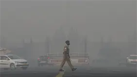 Nueva Delhi endurece su plan anticontaminación ante una nube tóxica que cubre la ciudad