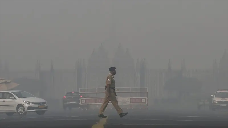 Nueva Delhi endurece su plan anticontaminación ante una nube tóxica que cubre la ciudad