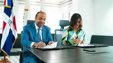 Firman acuerdo para llevar agua y saneamiento sostenibles a comunidad de Azua