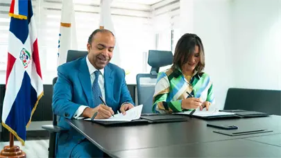 Firman acuerdo para llevar agua y saneamiento sostenibles a comunidad de Azua