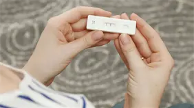 Me robó los años de maternidad: mujer pretende que su expareja la indemnice por haberla dejado